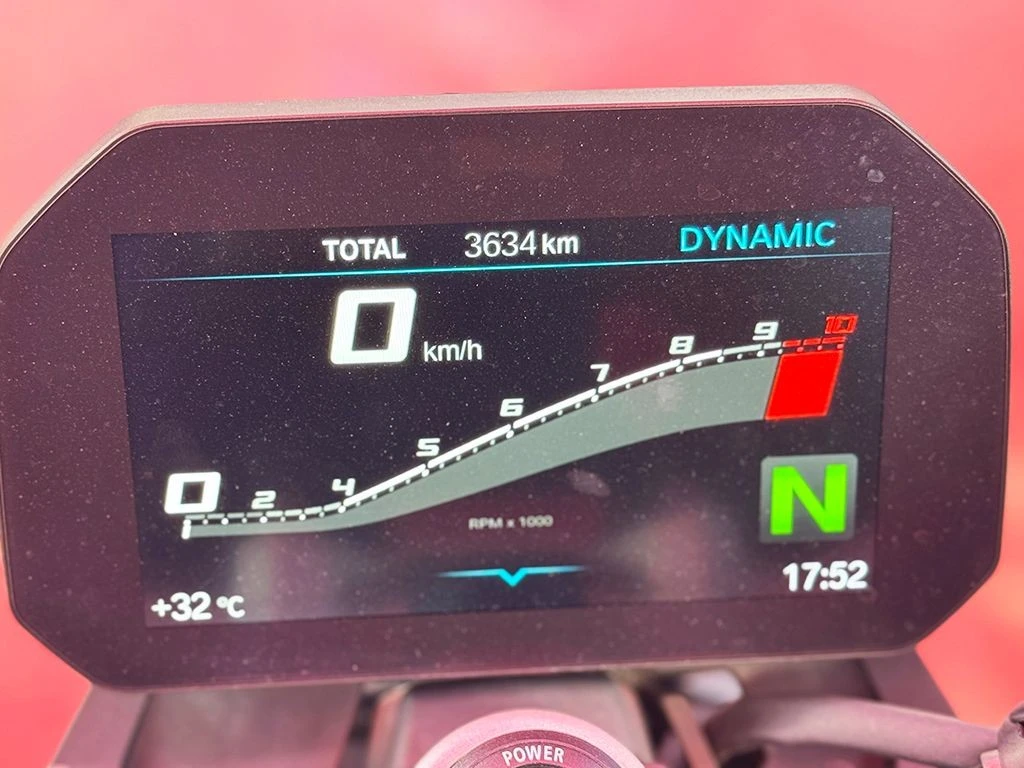 BMW F 900 R SPORT PLUS