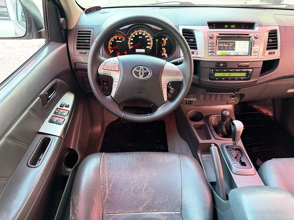TOYOTA HILUX