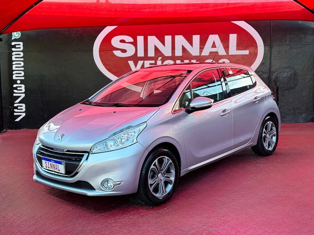 PEUGEOT 208