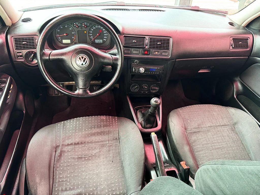 VOLKSWAGEN GOLF