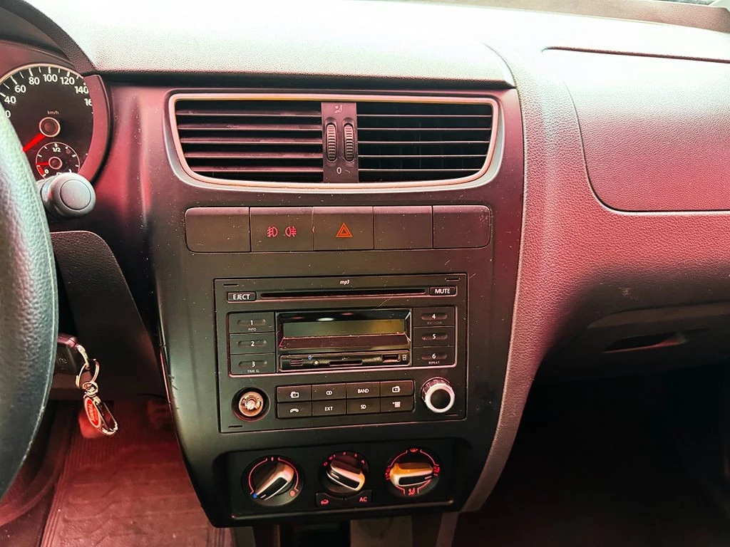 VOLKSWAGEN SPACE CROSS