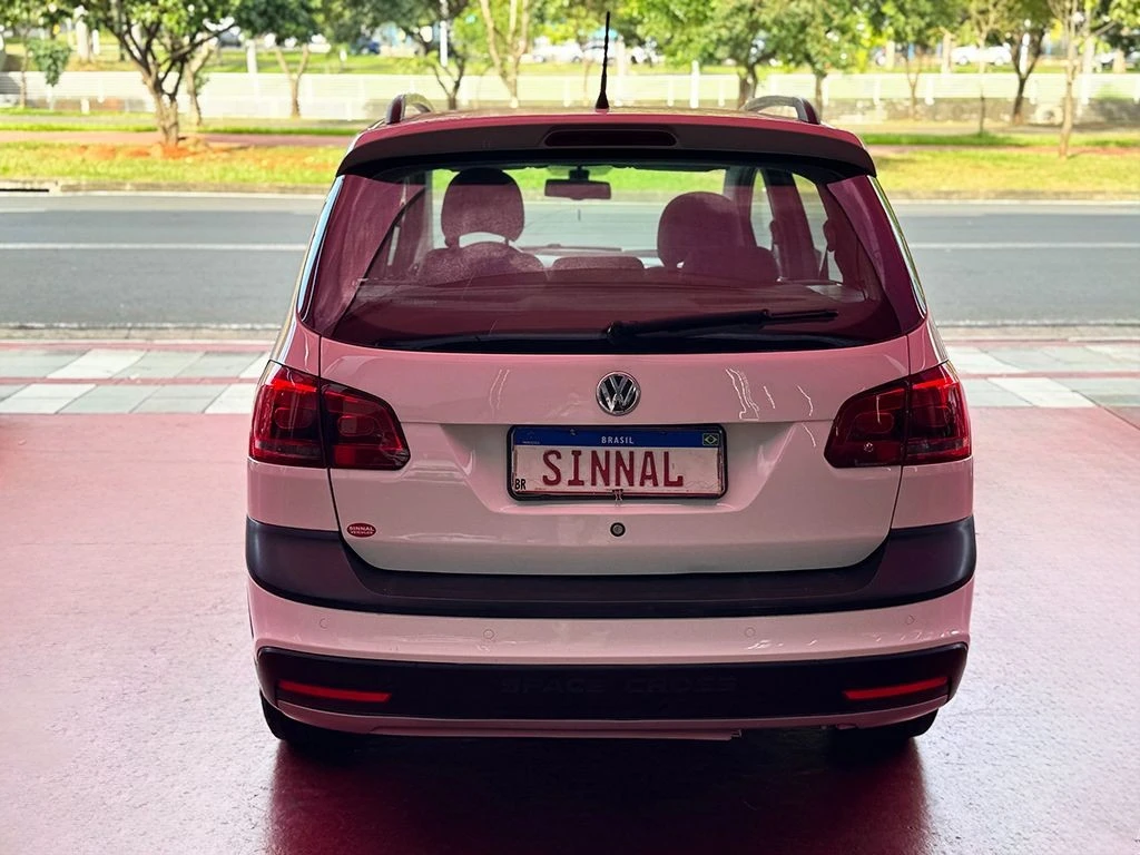 VOLKSWAGEN SPACE CROSS