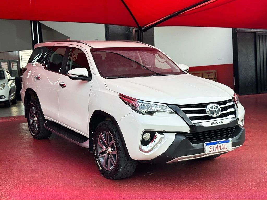 TOYOTA HILUX SW4
