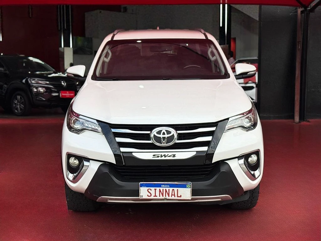 TOYOTA HILUX SW4
