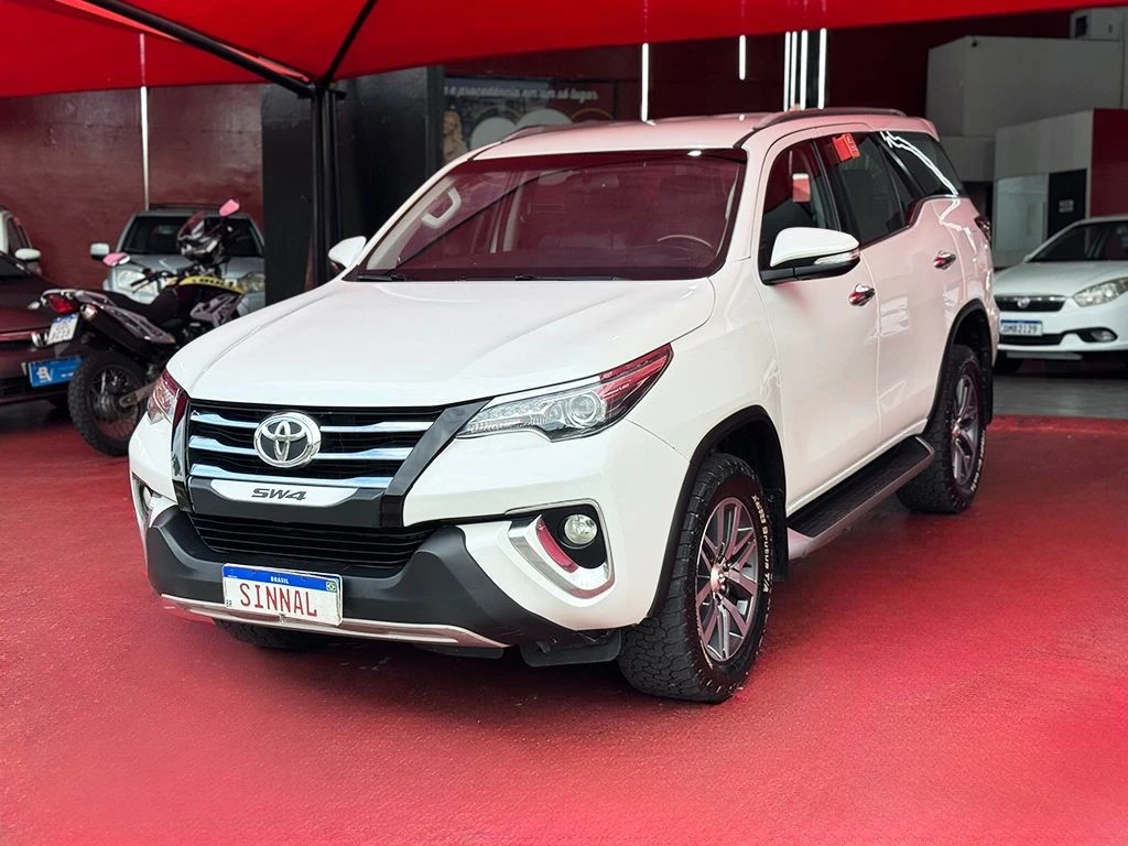TOYOTA HILUX SW4