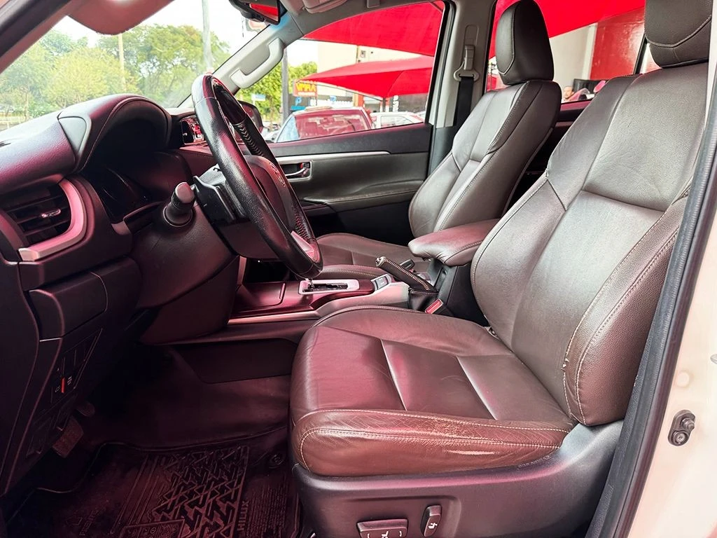 TOYOTA HILUX SW4
