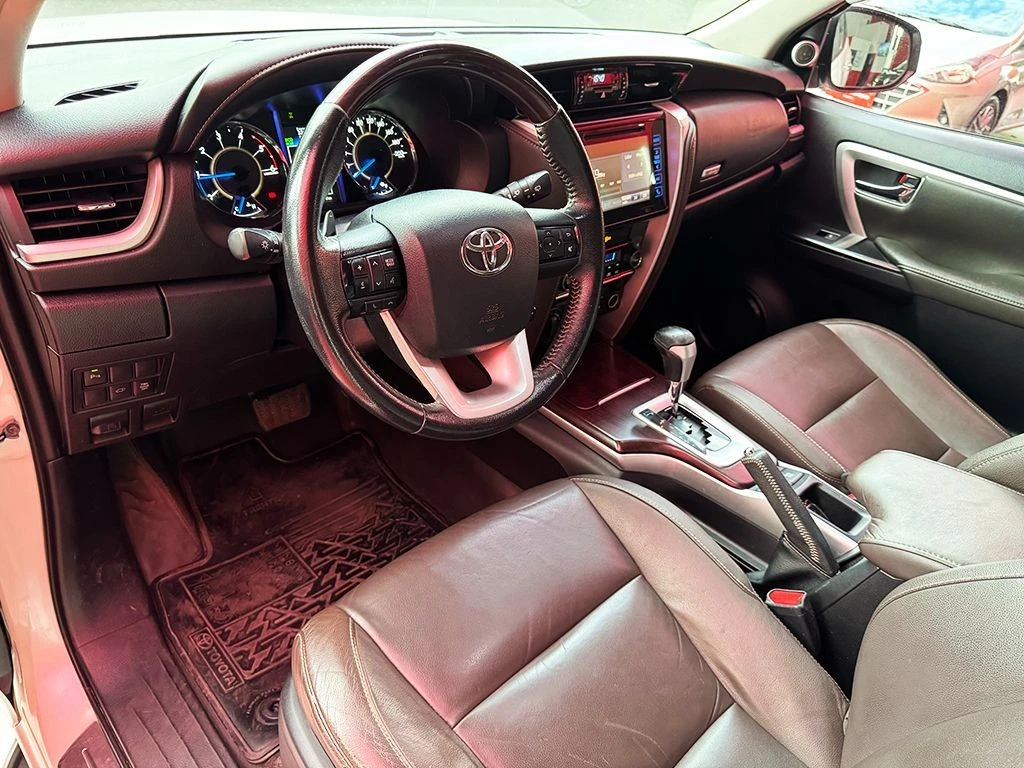 TOYOTA HILUX SW4