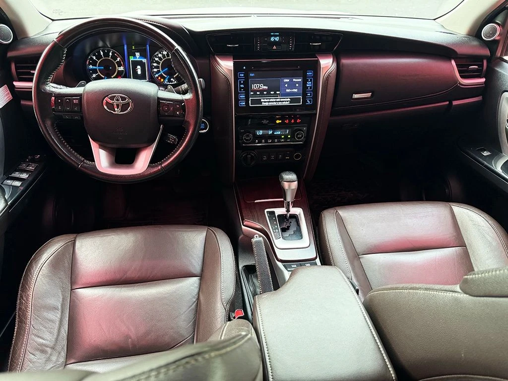 TOYOTA HILUX SW4