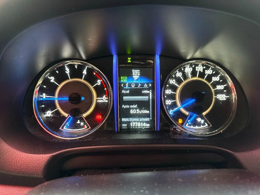 TOYOTA HILUX SW4