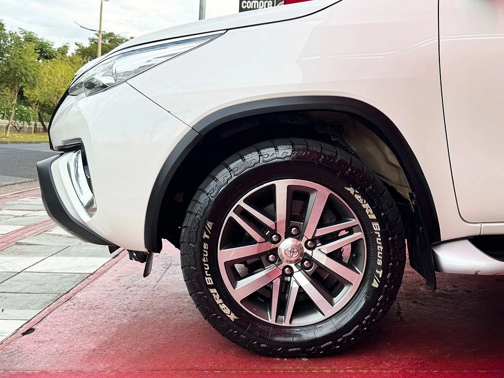 TOYOTA HILUX SW4