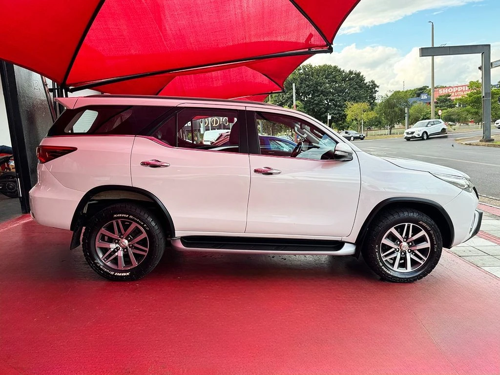 TOYOTA HILUX SW4