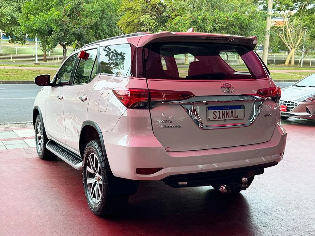 TOYOTA HILUX SW4