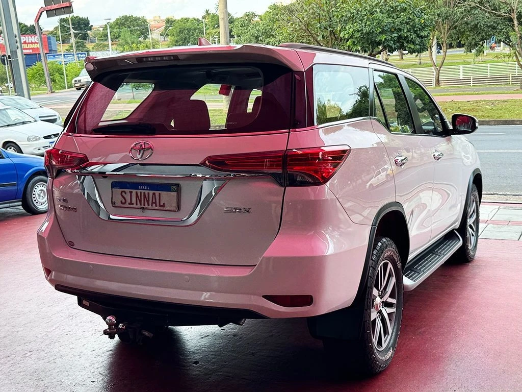 TOYOTA HILUX SW4