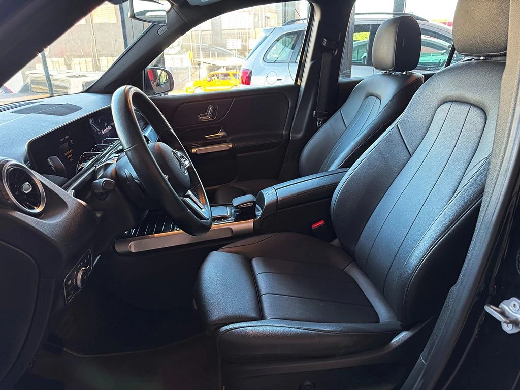 MERCEDES-BENZ GLB 200