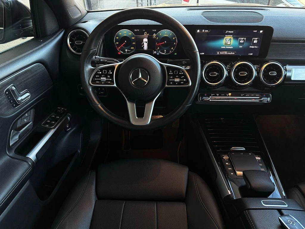 MERCEDES-BENZ GLB 200