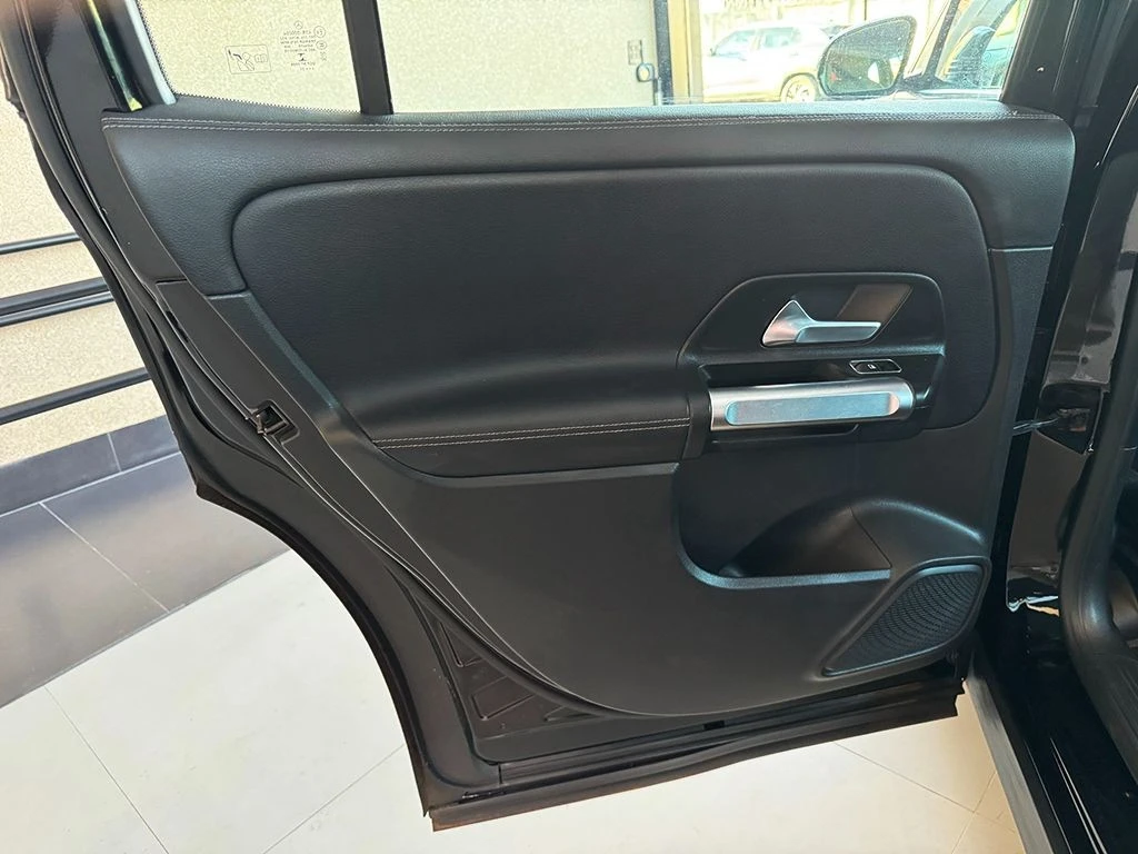 MERCEDES-BENZ GLB 200