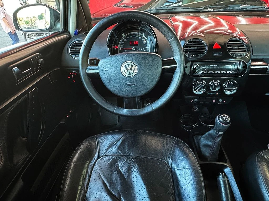 VOLKSWAGEN NEW BEETLE