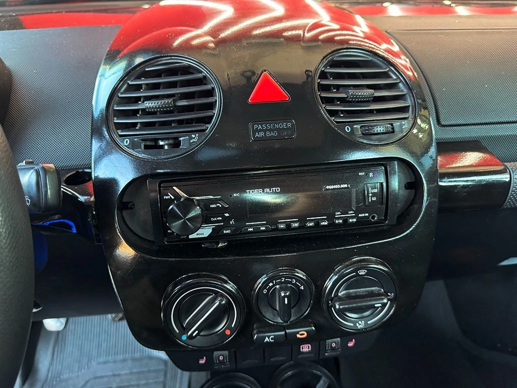 VOLKSWAGEN NEW BEETLE
