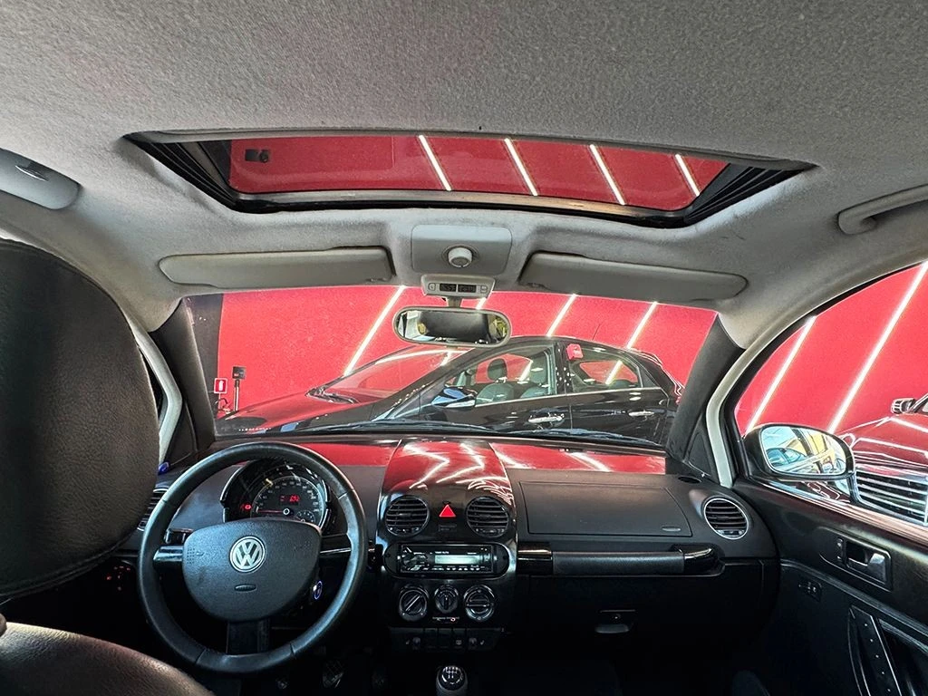 VOLKSWAGEN NEW BEETLE