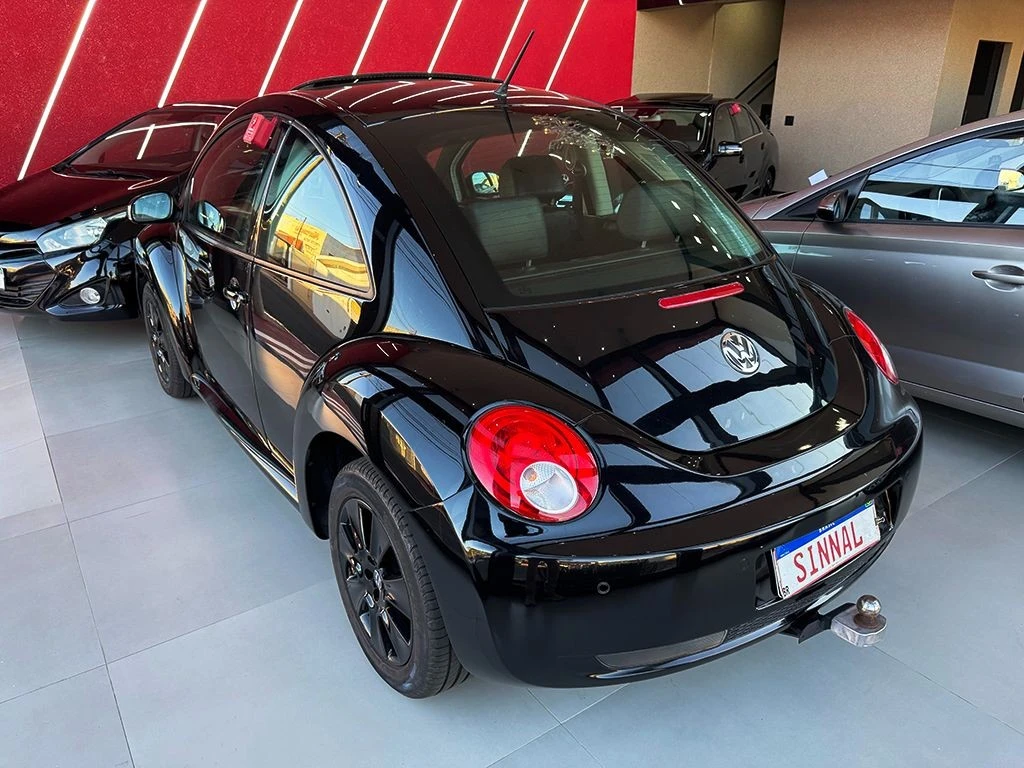 VOLKSWAGEN NEW BEETLE