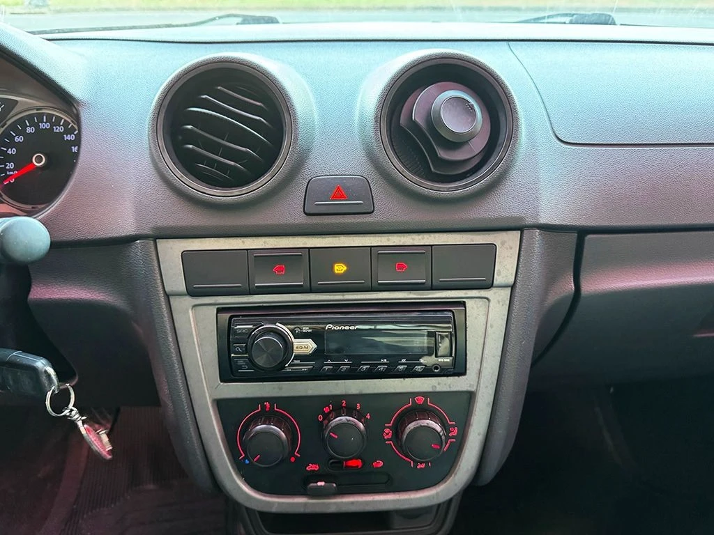 VOLKSWAGEN VOYAGE