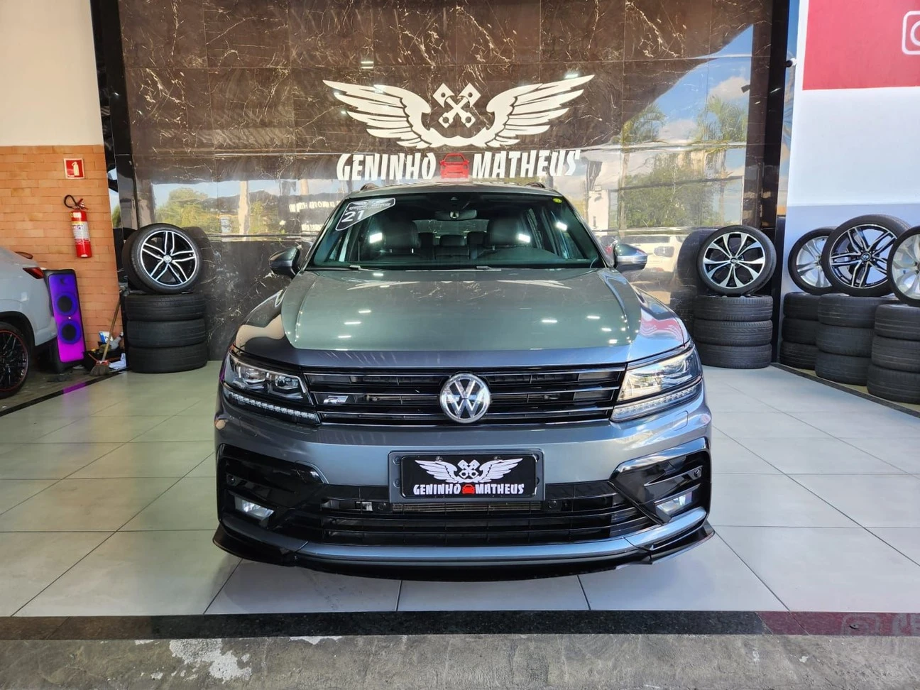 VOLKSWAGEN TIGUAN