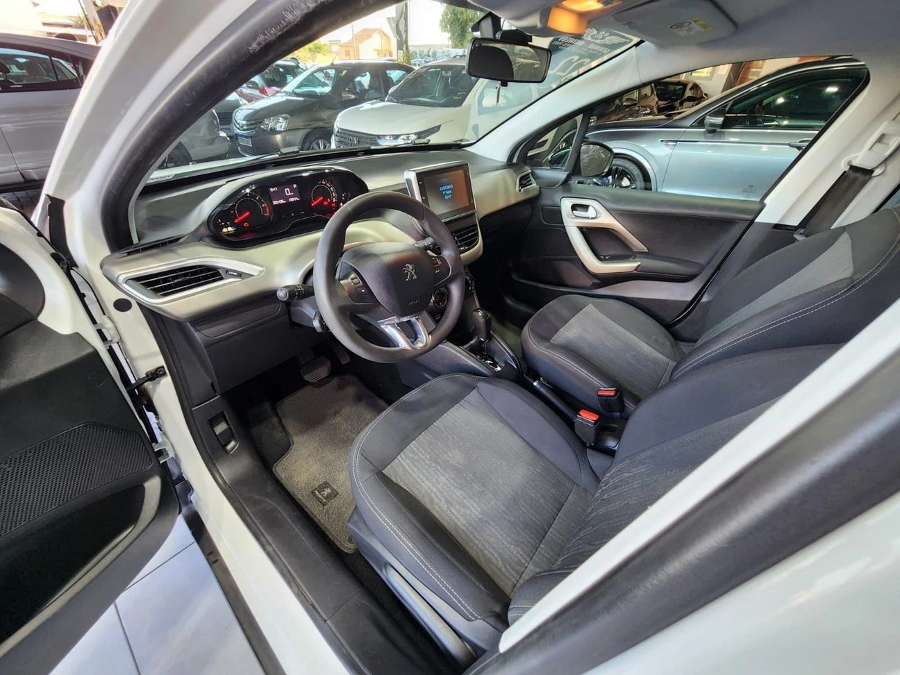 PEUGEOT 2008