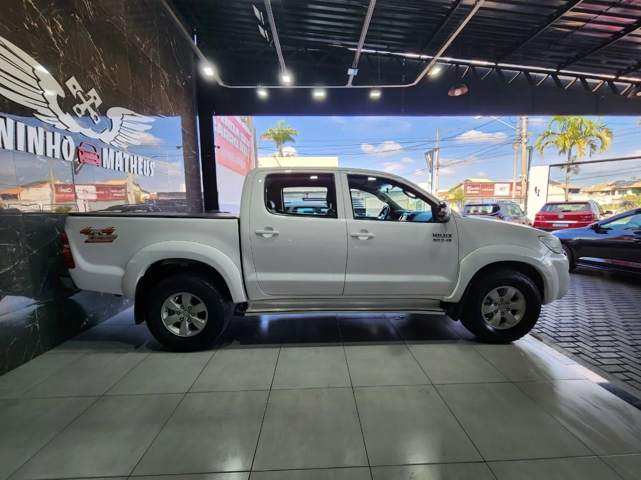 TOYOTA HILUX