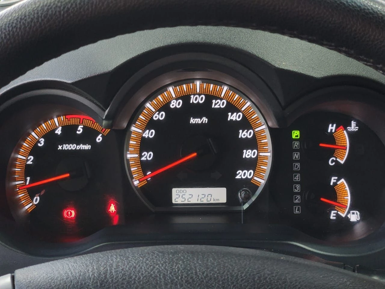 TOYOTA HILUX