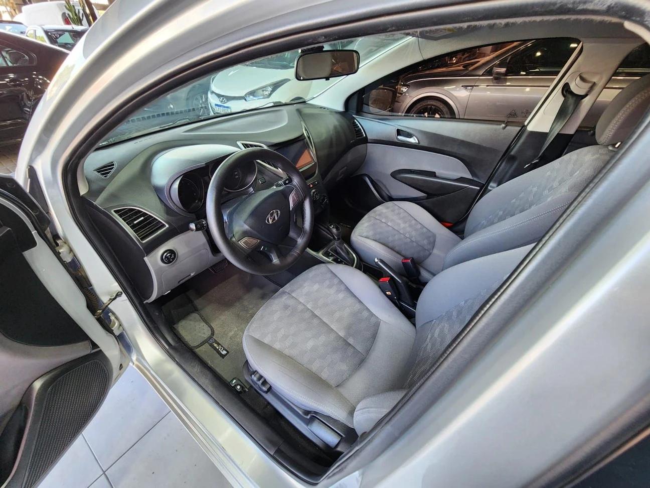 HYUNDAI HB20S