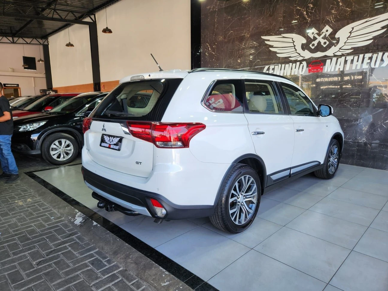 MITSUBISHI OUTLANDER