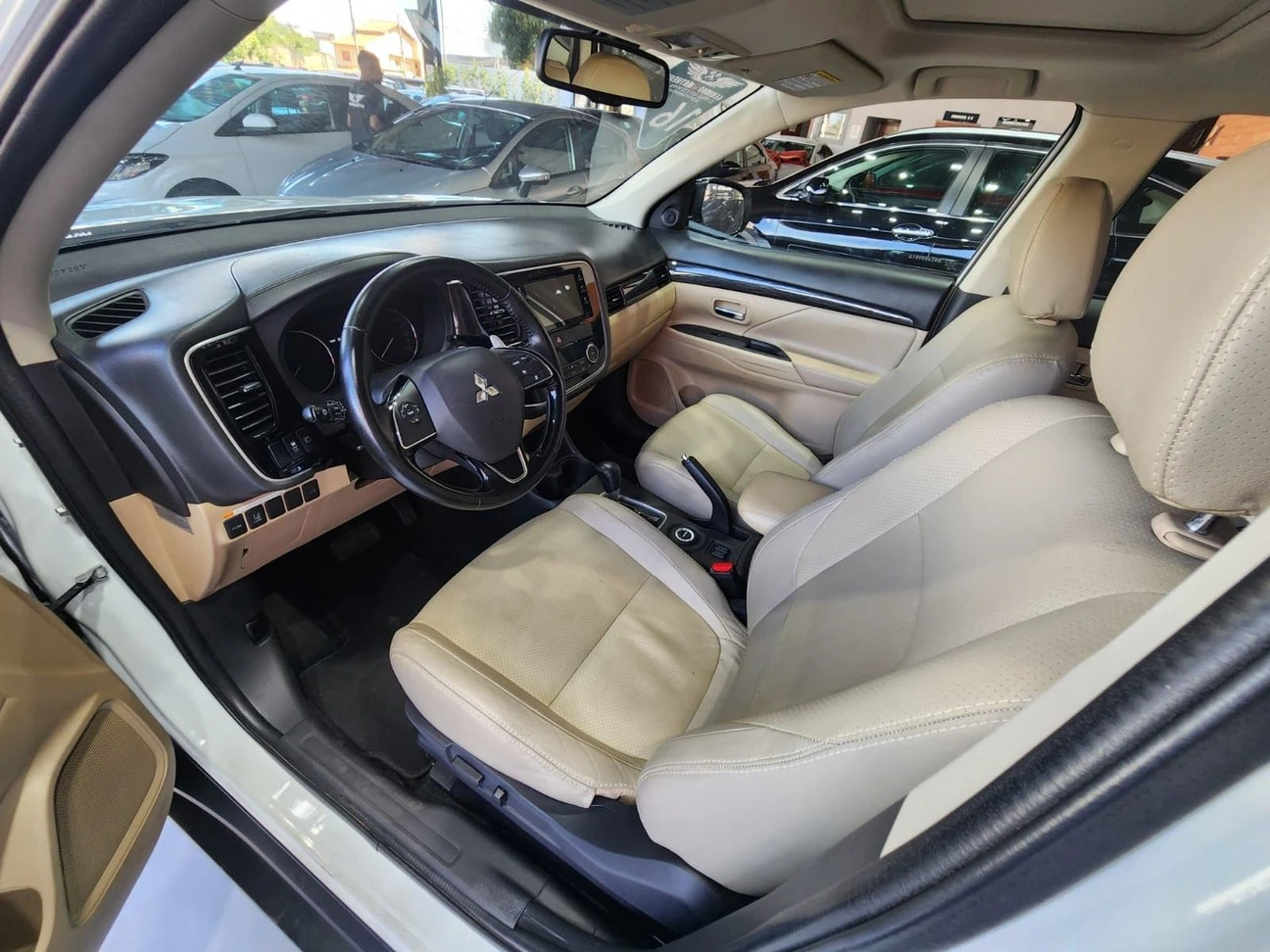 MITSUBISHI OUTLANDER