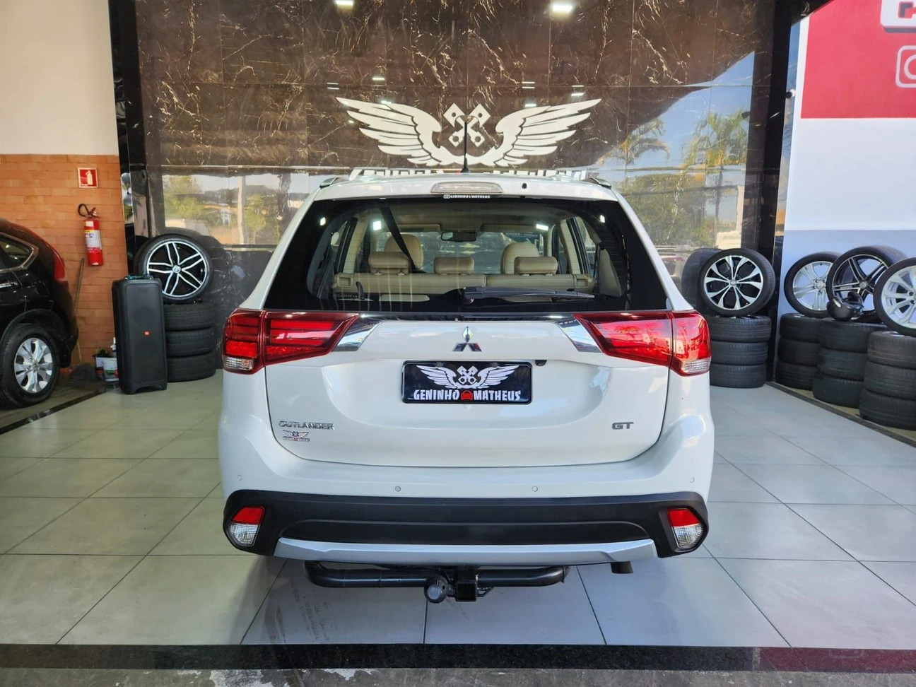 MITSUBISHI OUTLANDER