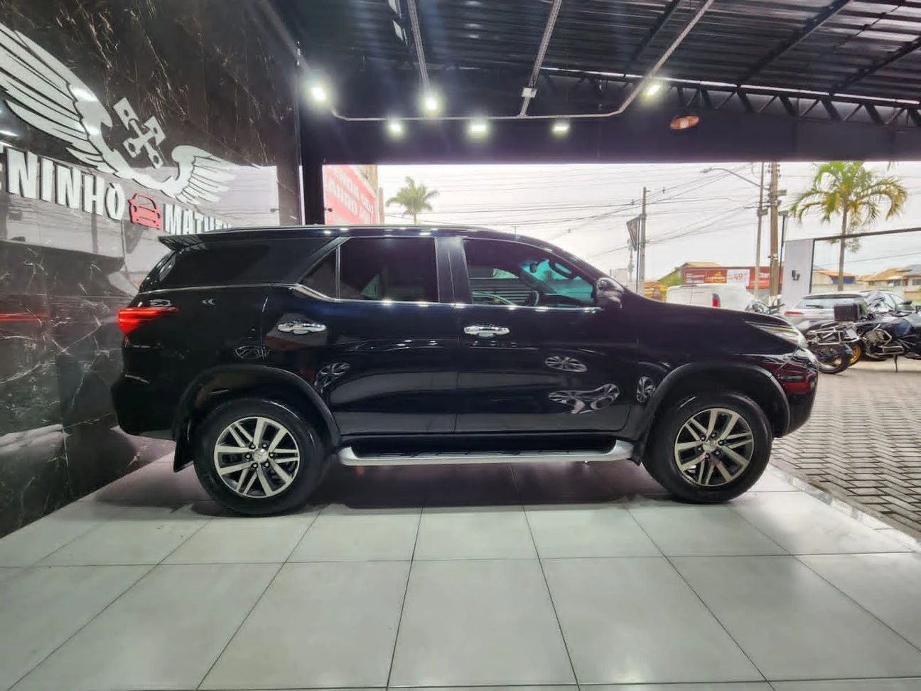 TOYOTA HILUX SW4