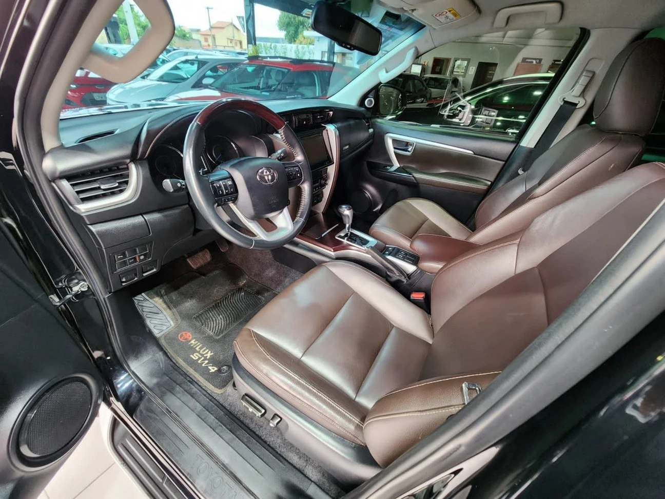 TOYOTA HILUX SW4
