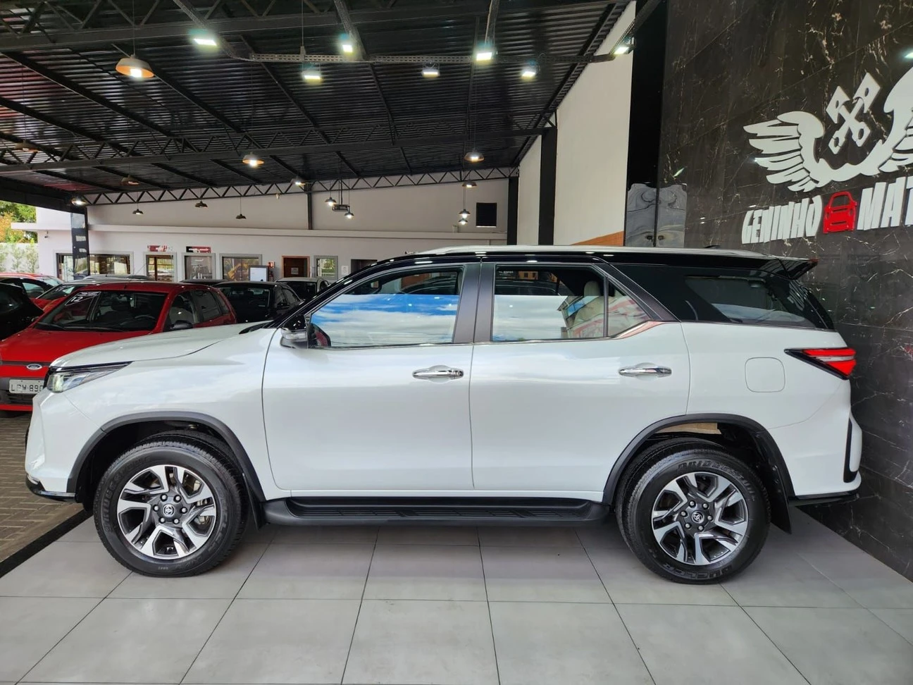 TOYOTA HILUX SW4