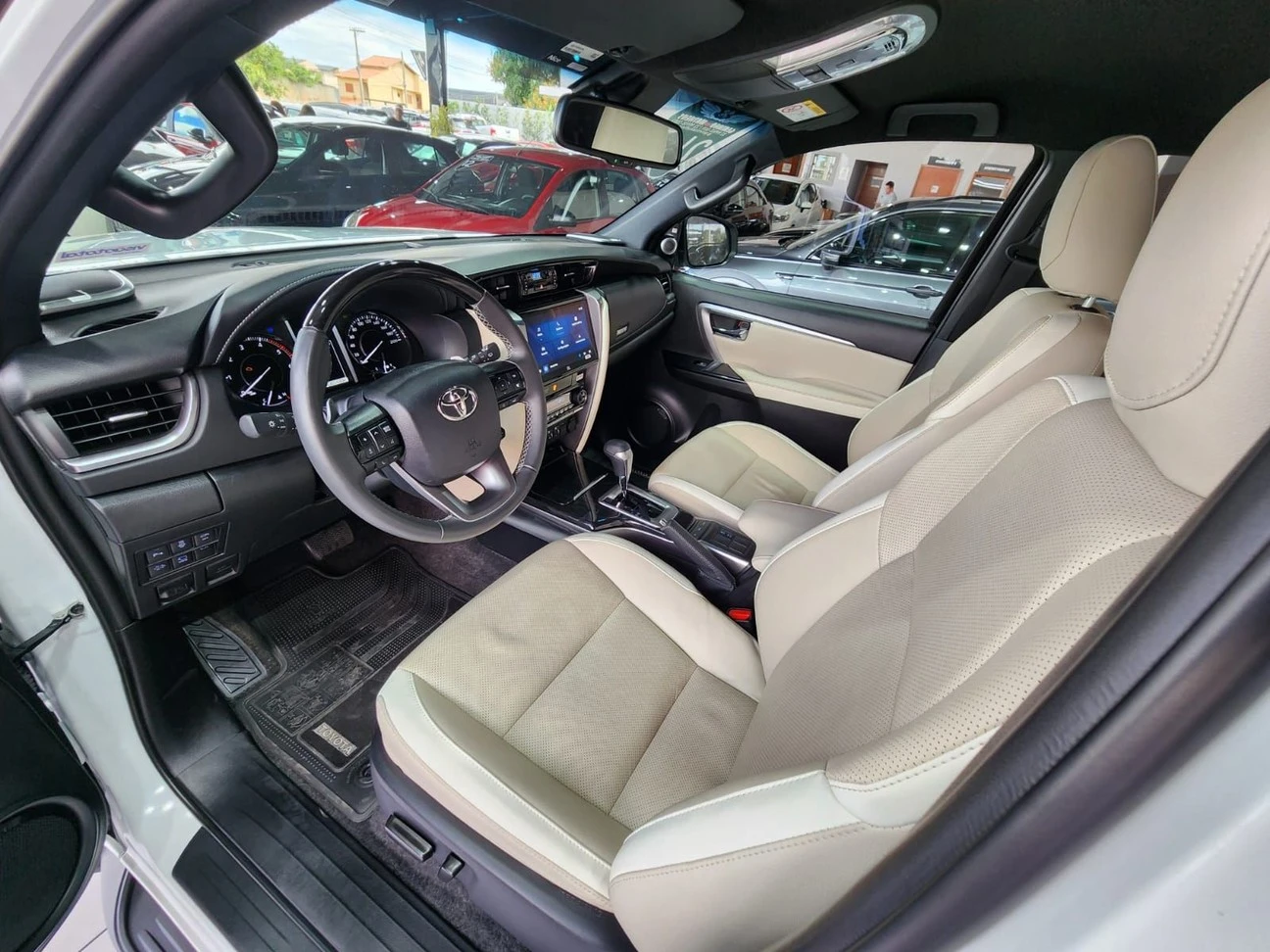 TOYOTA HILUX SW4