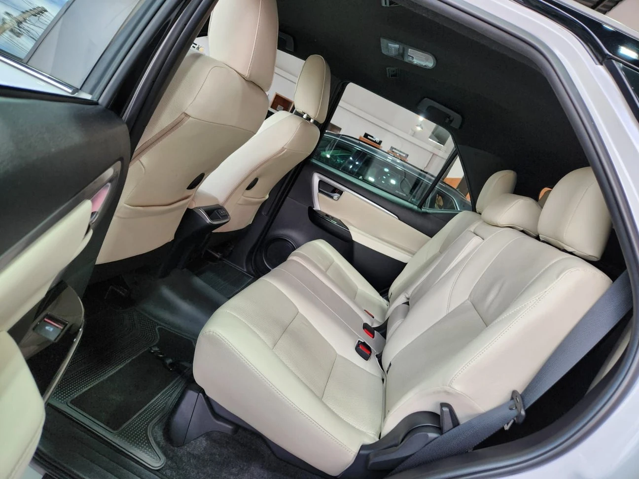 TOYOTA HILUX SW4