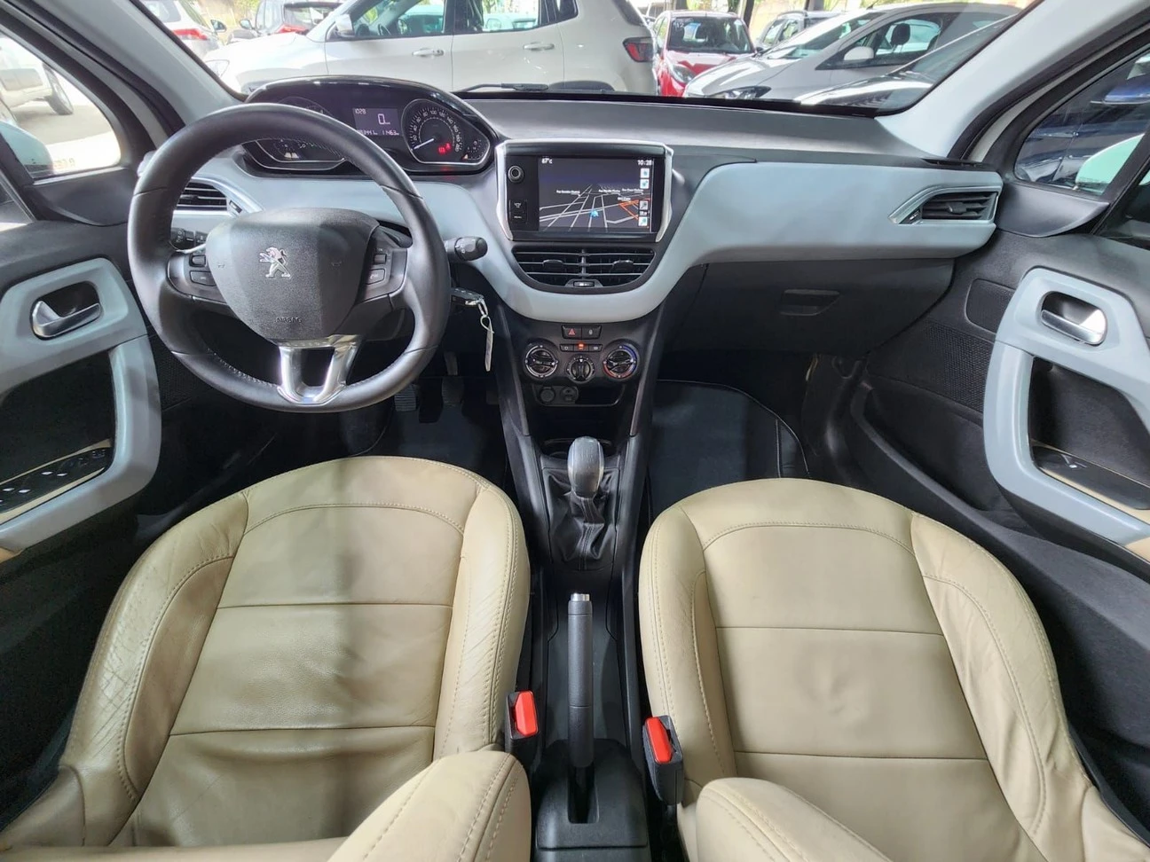 PEUGEOT 208
