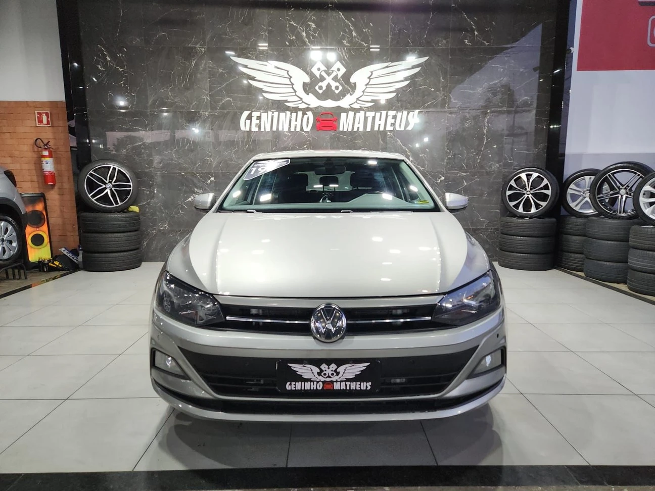 VOLKSWAGEN POLO