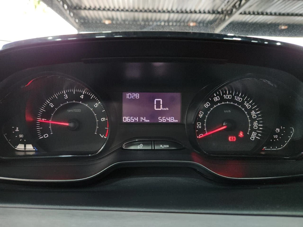 PEUGEOT 208