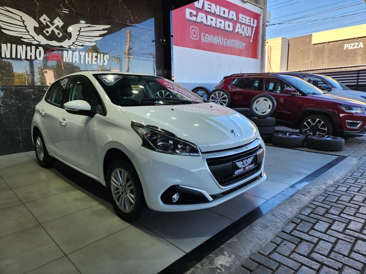 PEUGEOT 208
