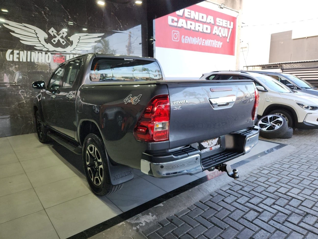 TOYOTA HILUX