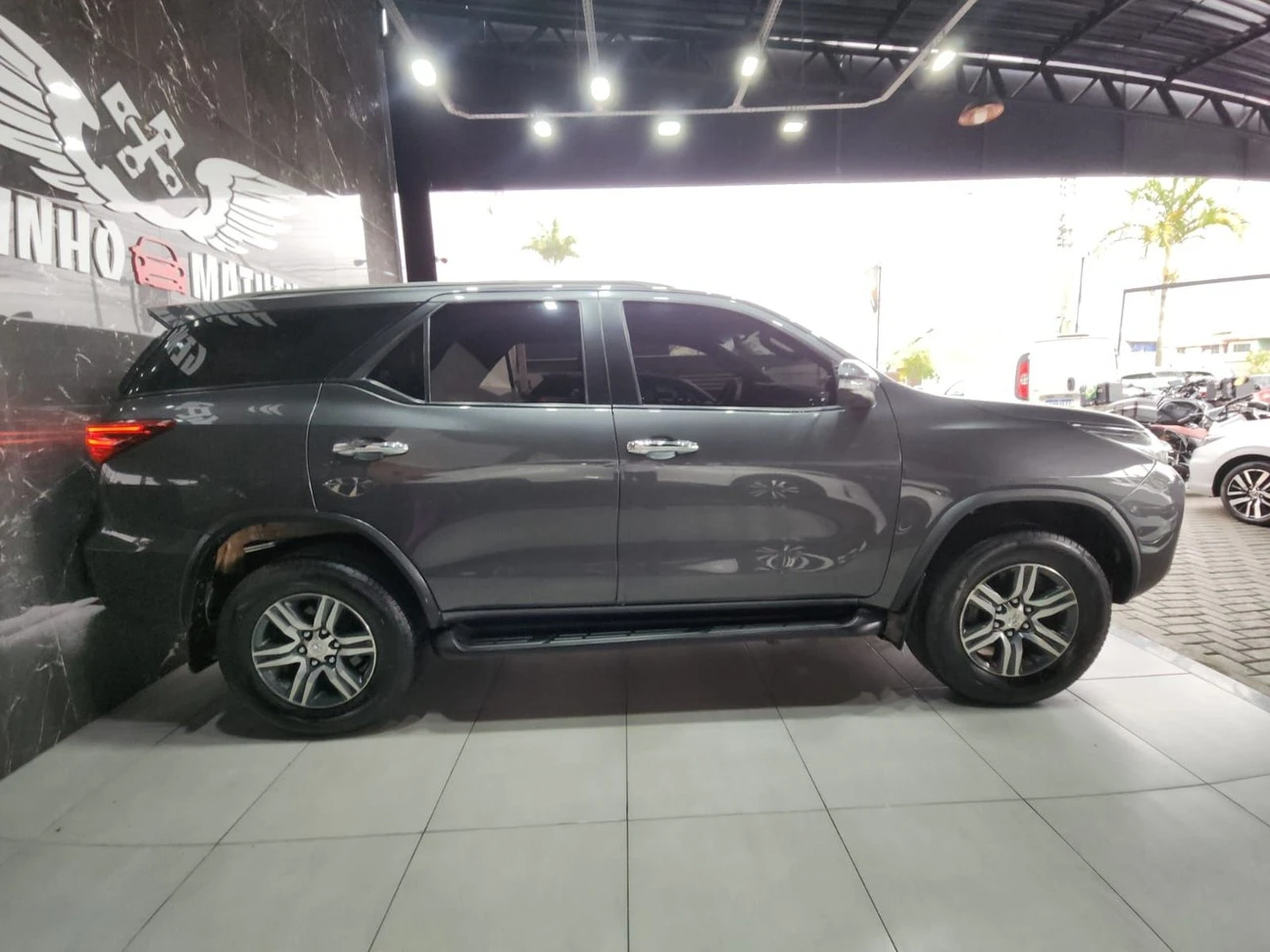 TOYOTA HILUX SW4