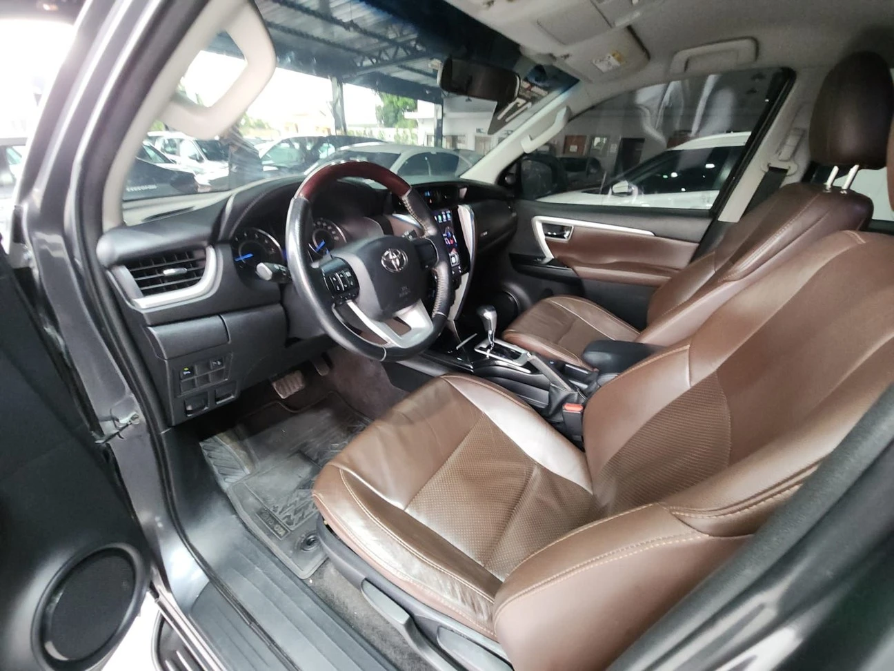 TOYOTA HILUX SW4