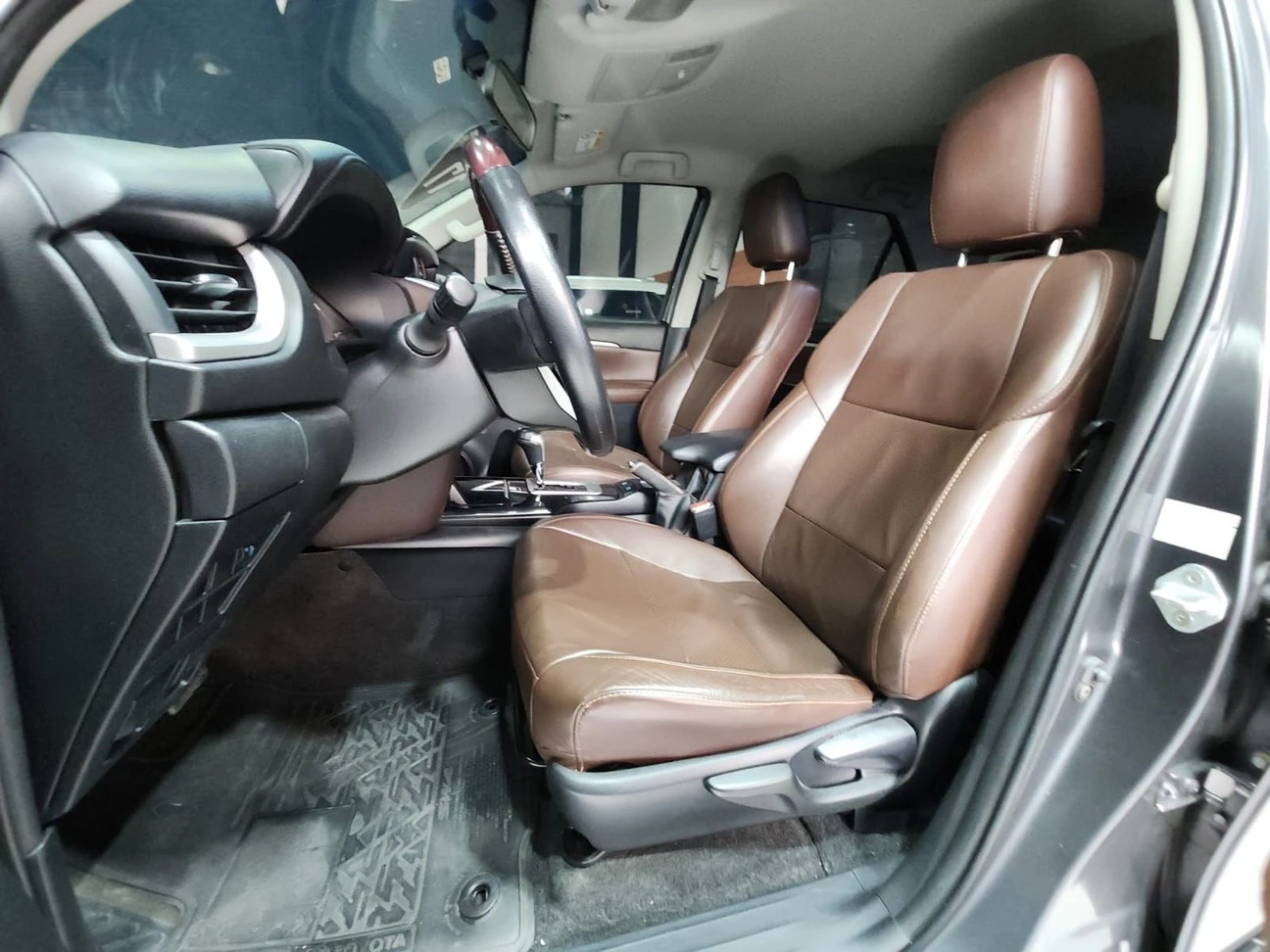 TOYOTA HILUX SW4