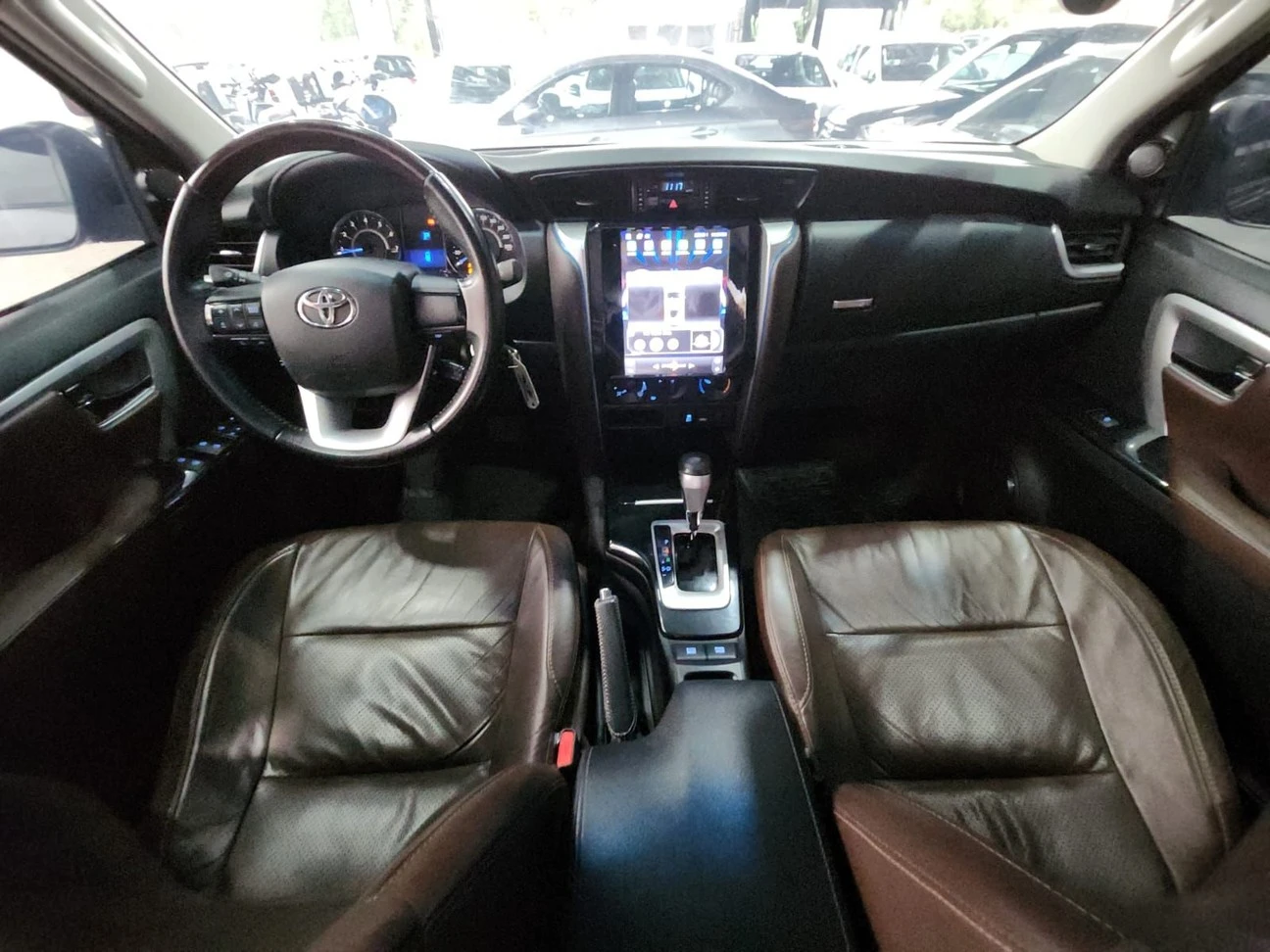 TOYOTA HILUX SW4