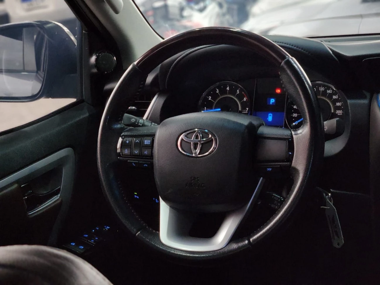 TOYOTA HILUX SW4