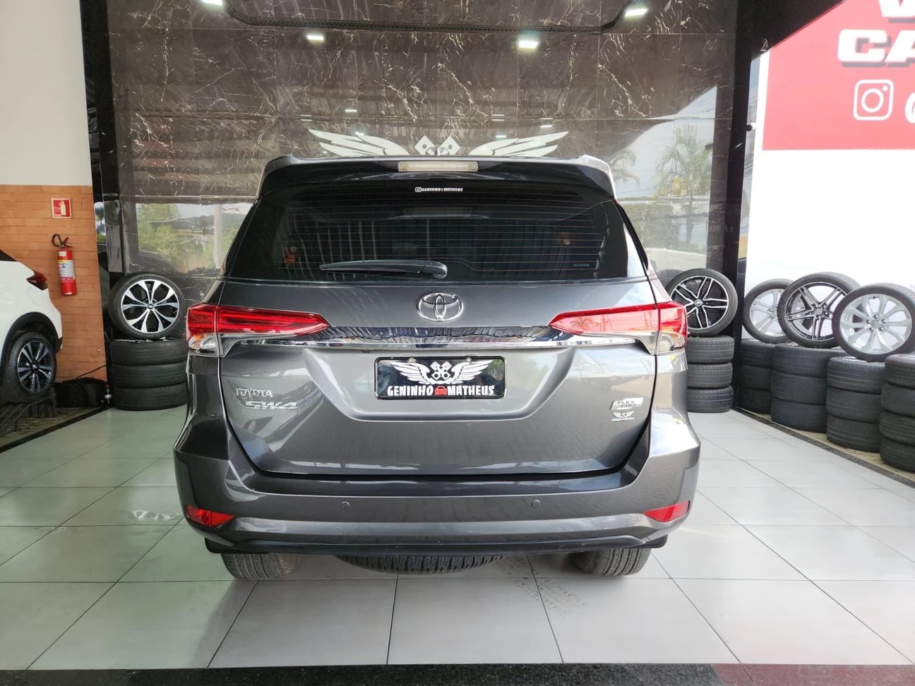 TOYOTA HILUX SW4
