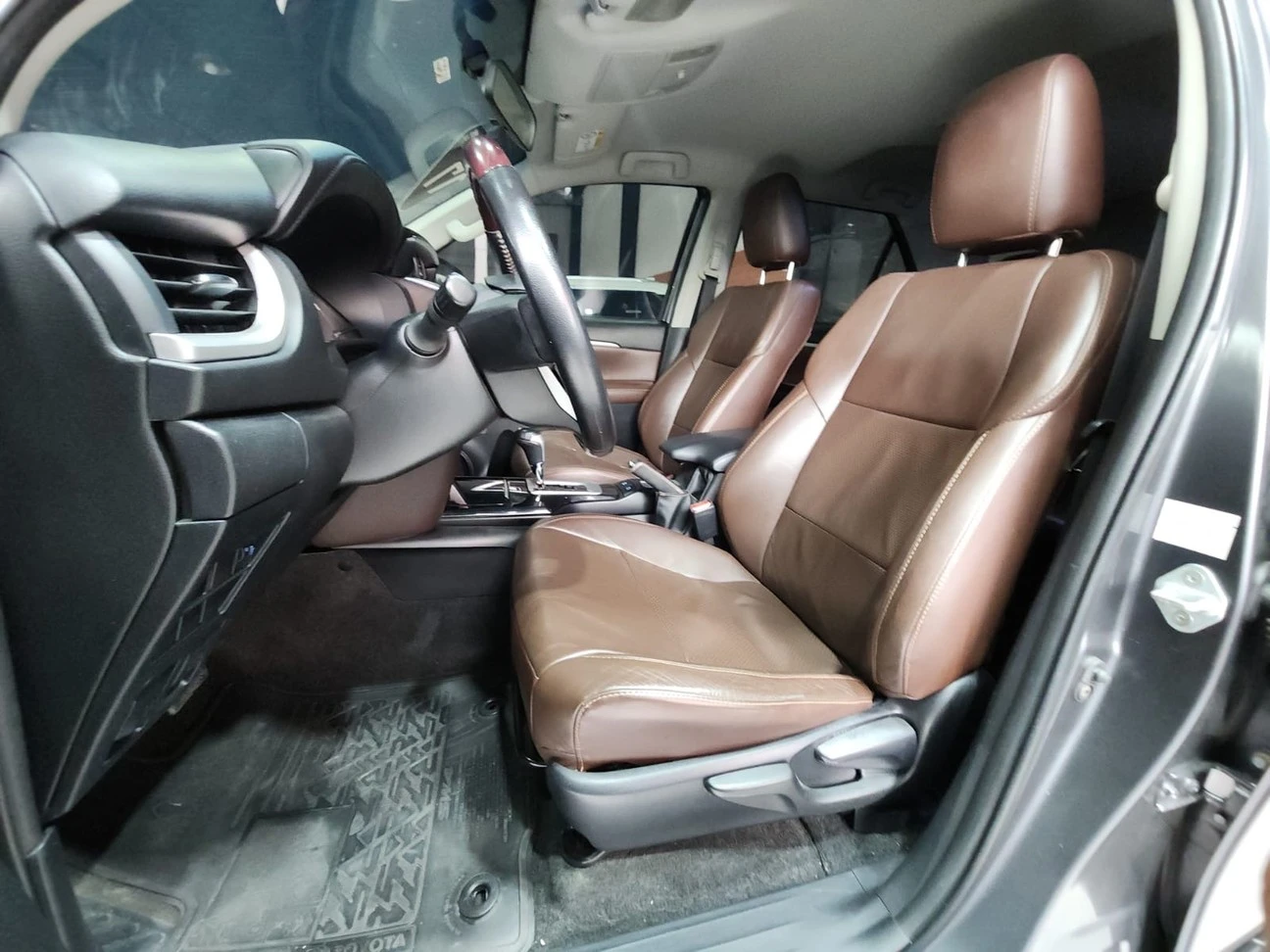 TOYOTA HILUX SW4
